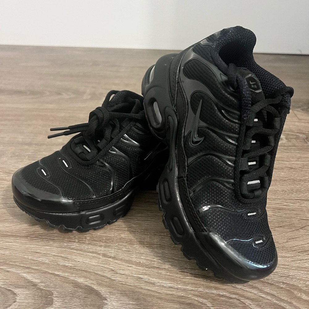 Nike Kids Air Max Plus-  All-Black Sneakers
